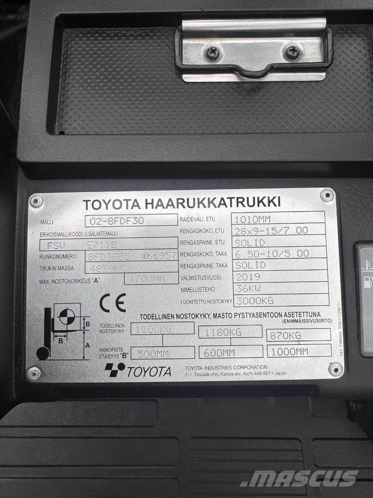 Toyota 02-8 FDF 30 Tehnika ar dīzeļa dzinēju
