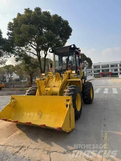 Komatsu WA 100 Iekrāvēji uz riteņiem