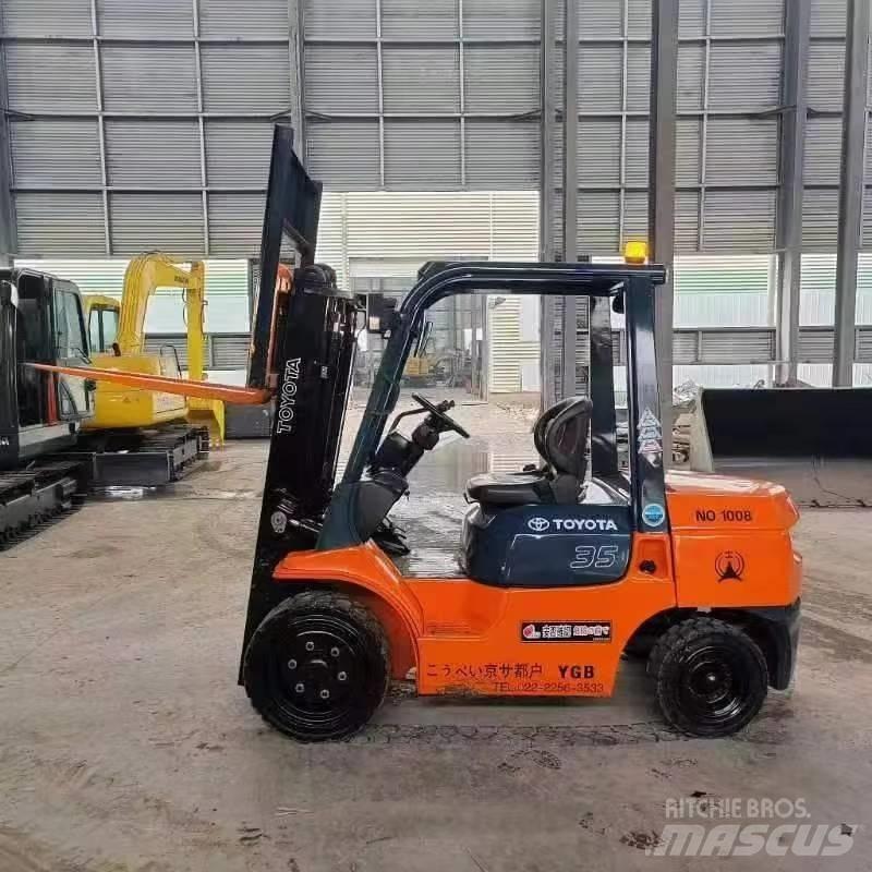 Toyota FD35 Tehnika ar dīzeļa dzinēju