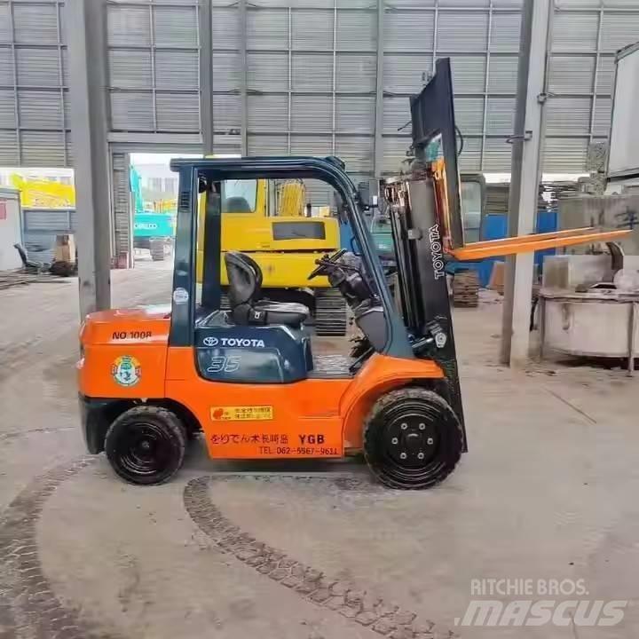 Toyota FD35 Tehnika ar dīzeļa dzinēju