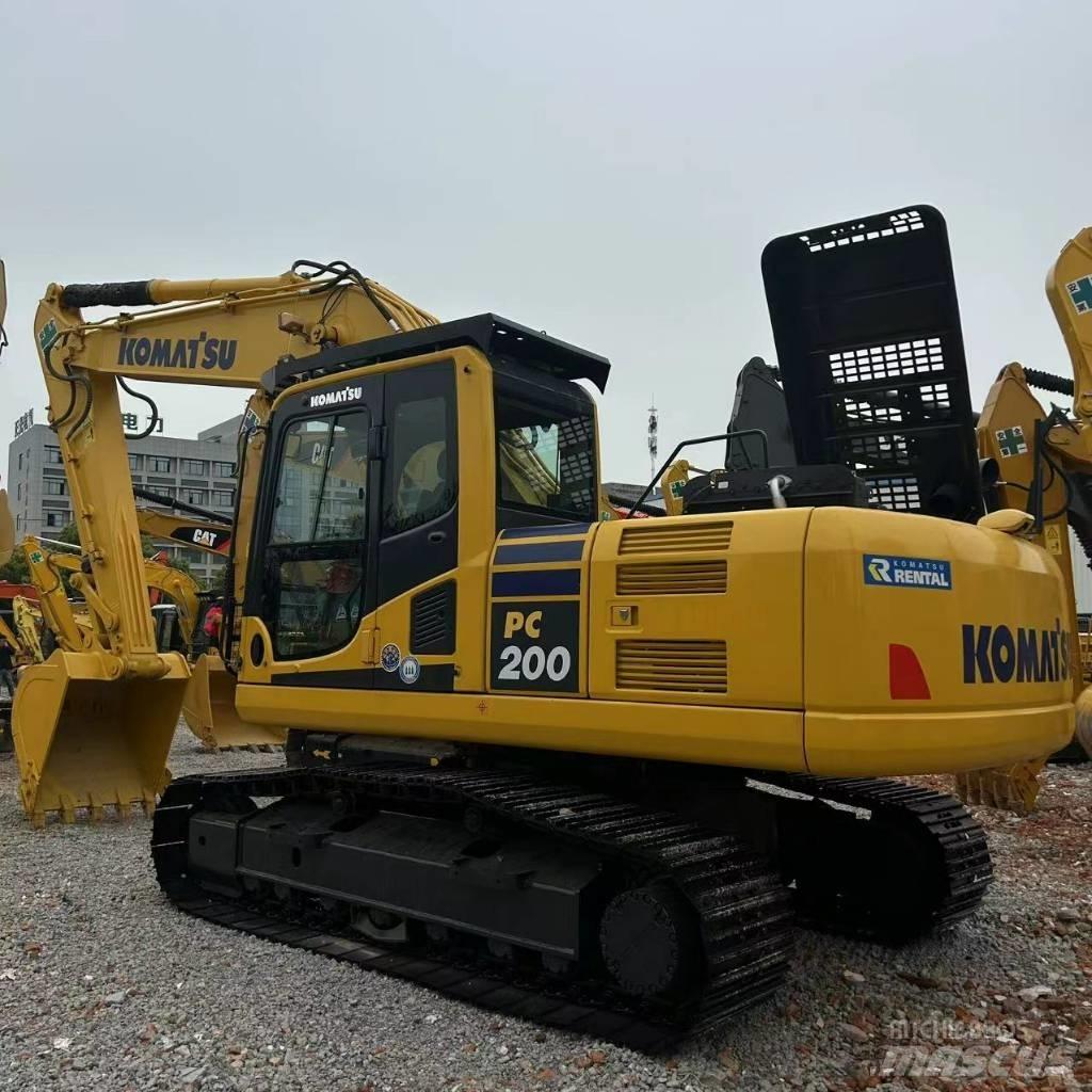 Komatsu 200-8 Kāpurķēžu ekskavatori