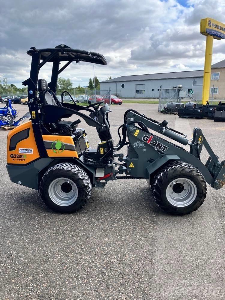  Demokörd GiANT 2200E Multifunkcionālie iekrāvēji