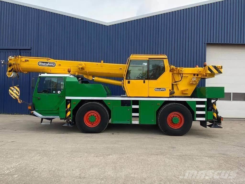 Liebherr LTM1030-2 Visurgājēji celtņi
