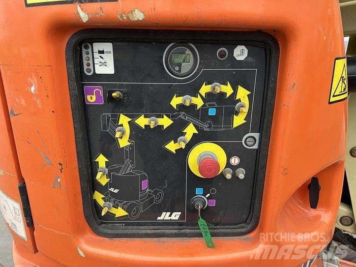 JLG E300AJP Citi pacēlāji un platformas