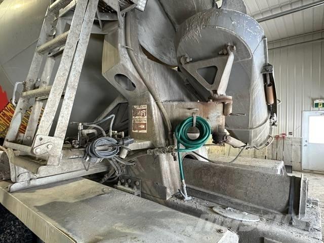 Mack CV 713 Kravas mašīna- betona sūknis
