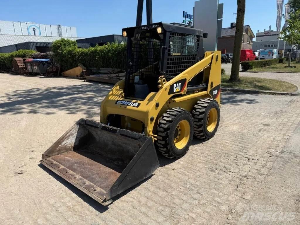 CAT 216B (226,S130) Lietoti riteņu kompaktiekrāvēji