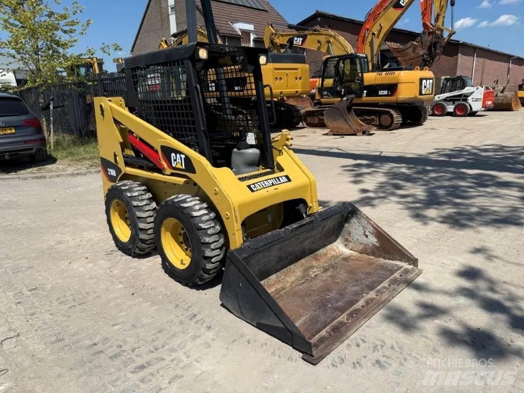 CAT 216B (226,S130) Lietoti riteņu kompaktiekrāvēji