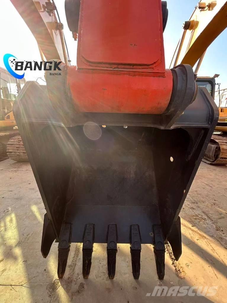 Hitachi ZX 240 Kāpurķēžu ekskavatori