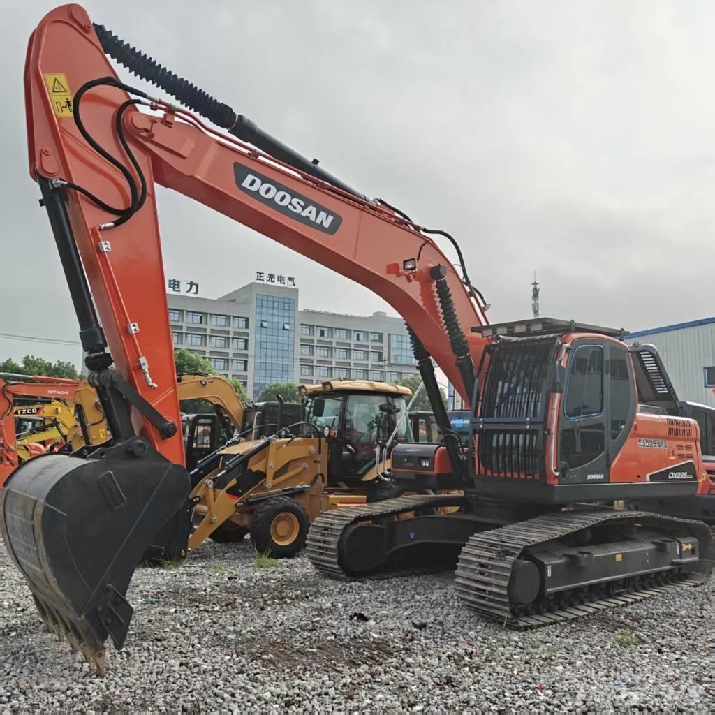 Doosan DX 225 LCA Kāpurķēžu ekskavatori