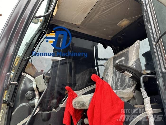 Hyundai R220-9S Kāpurķēžu ekskavatori