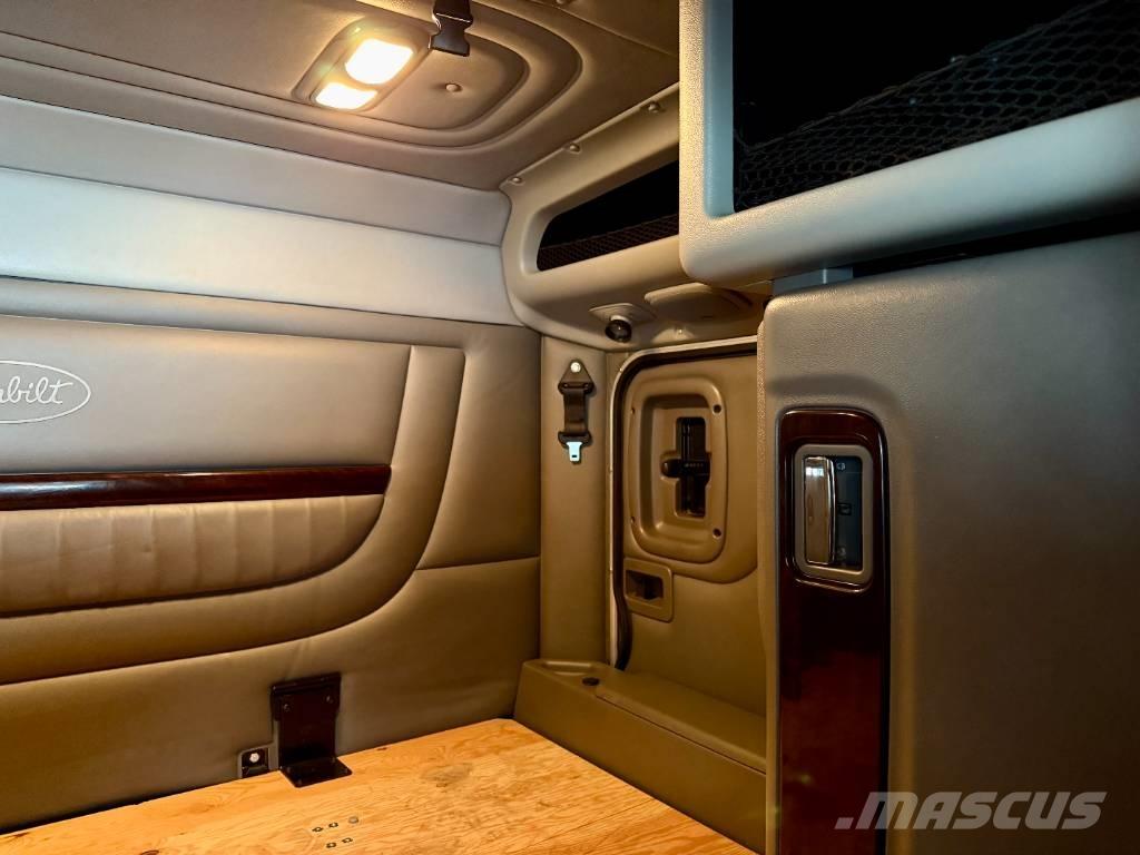 Peterbilt 389 PRIDE Vilcēji