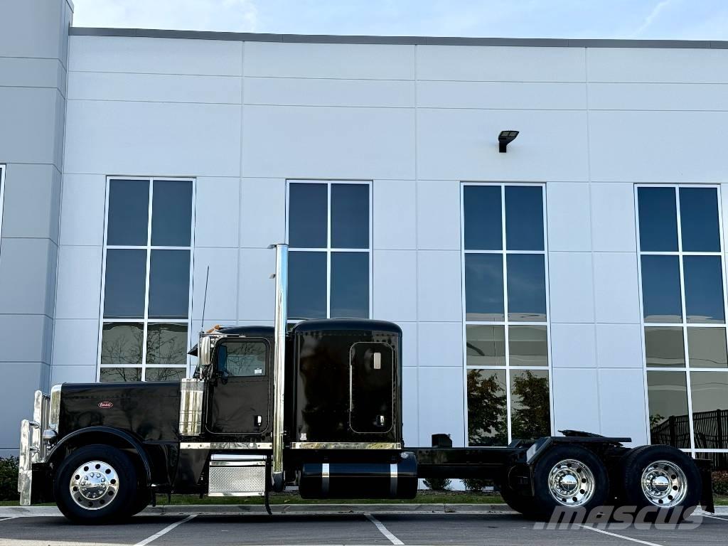 Peterbilt 389 PRIDE Vilcēji