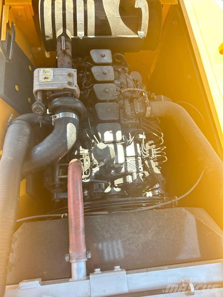 Hyundai 210w-9 Ekskavatori uz riteņiem