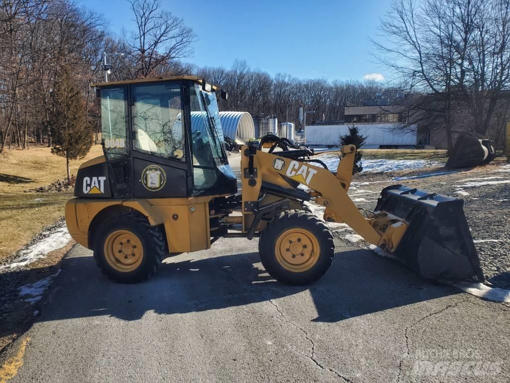 CAT 904 B Iekrāvēji uz riteņiem