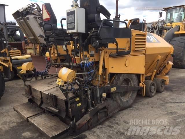 CAT AP 300 Asfalta klājēji