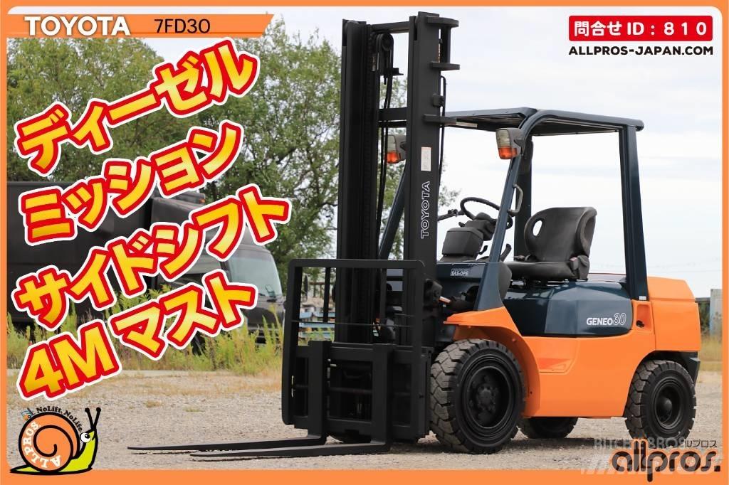 Toyota 7 FD 30 Tehnika ar dīzeļa dzinēju