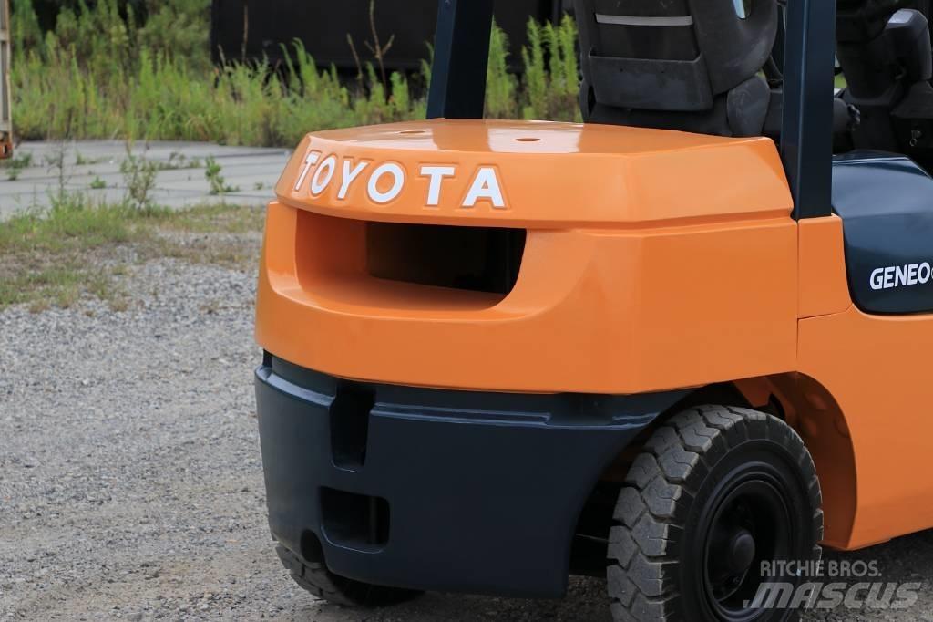 Toyota 7 FD 30 Tehnika ar dīzeļa dzinēju