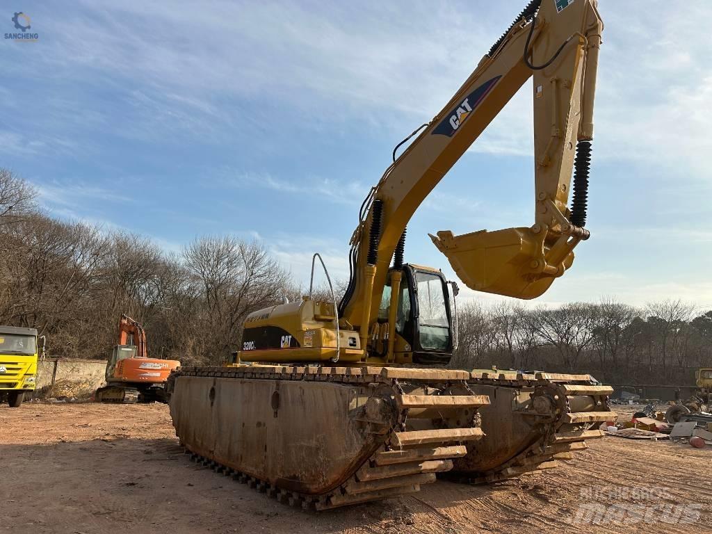 CAT 320 C L Amfībijas tipa ekskavatori