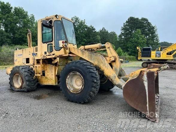 Komatsu WA 320-1 Iekrāvēji uz riteņiem