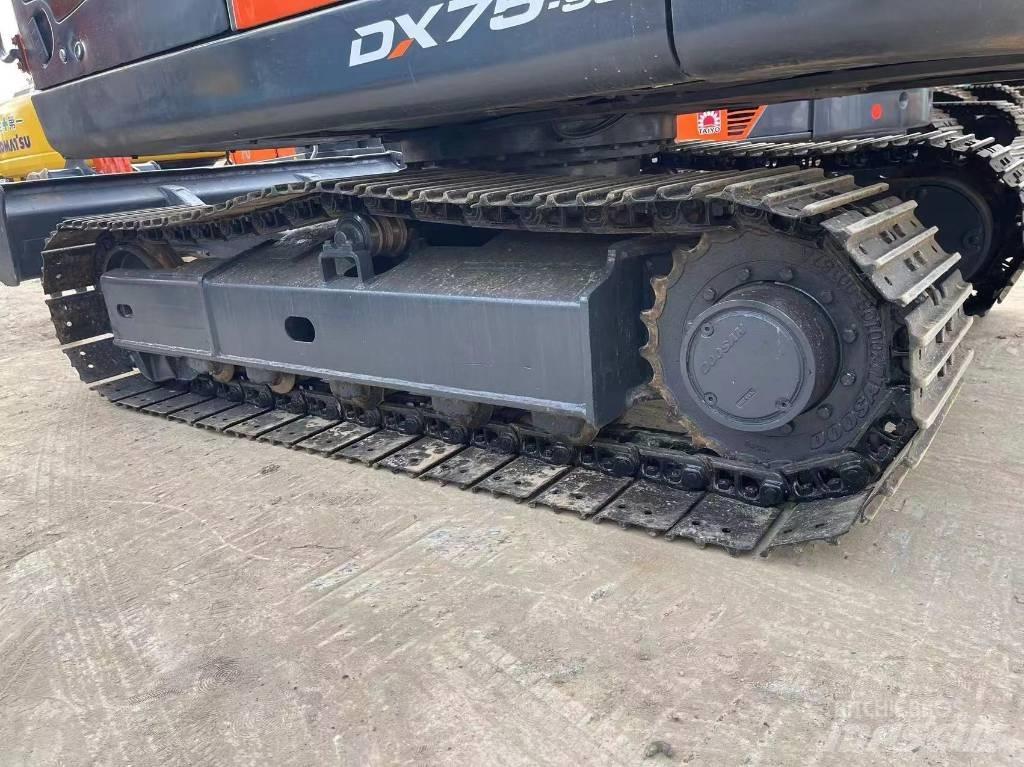 Doosan DX 75 Kāpurķēžu ekskavatori