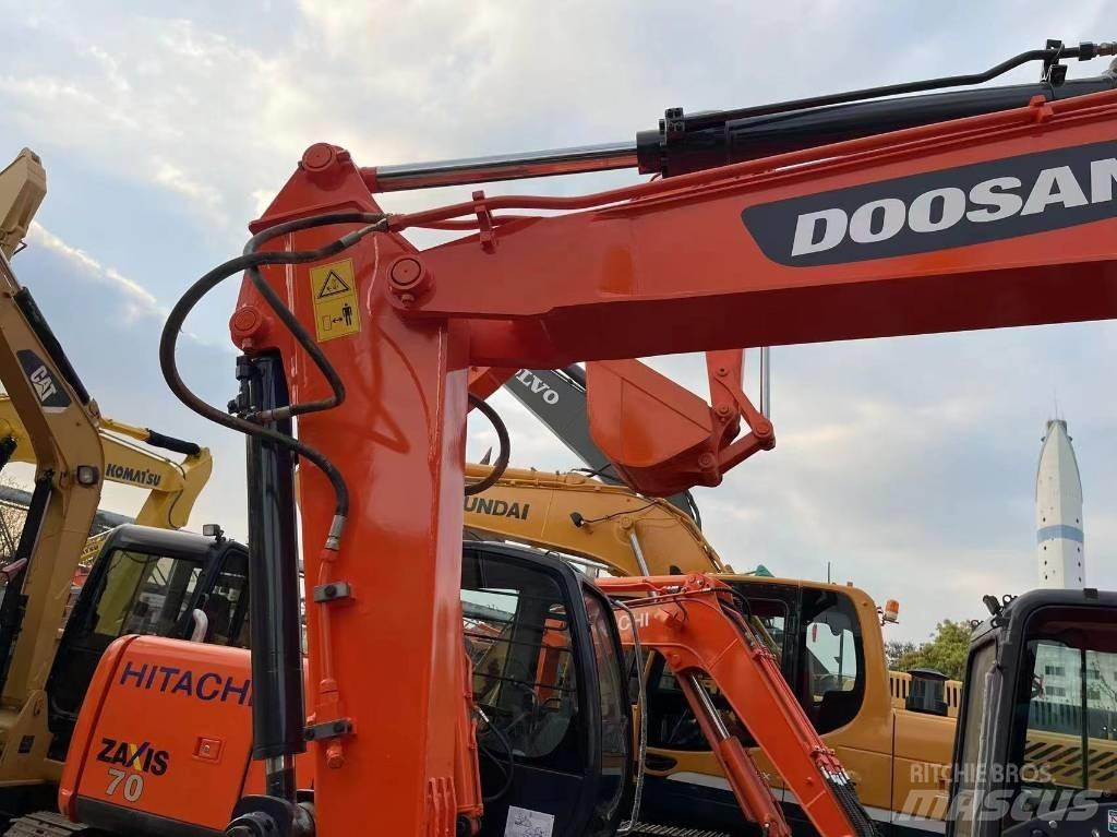 Doosan DX 75 Kāpurķēžu ekskavatori