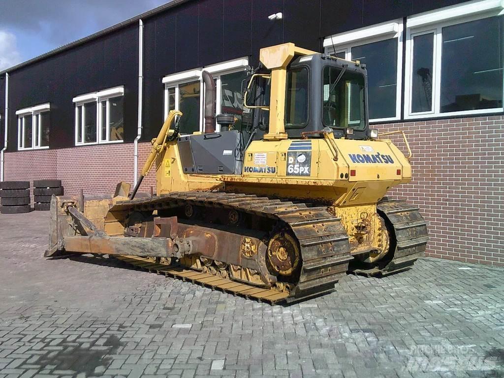 Komatsu D65PX-15 Kāpurķēžu buldozeri