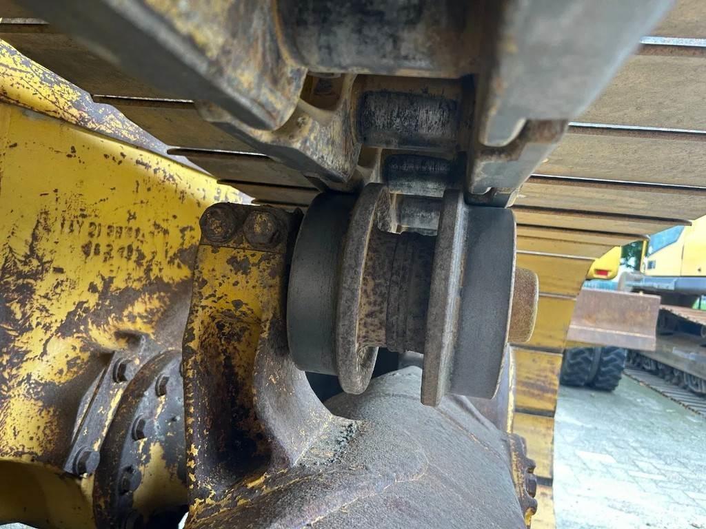 Komatsu D65PX-15 Kāpurķēžu buldozeri