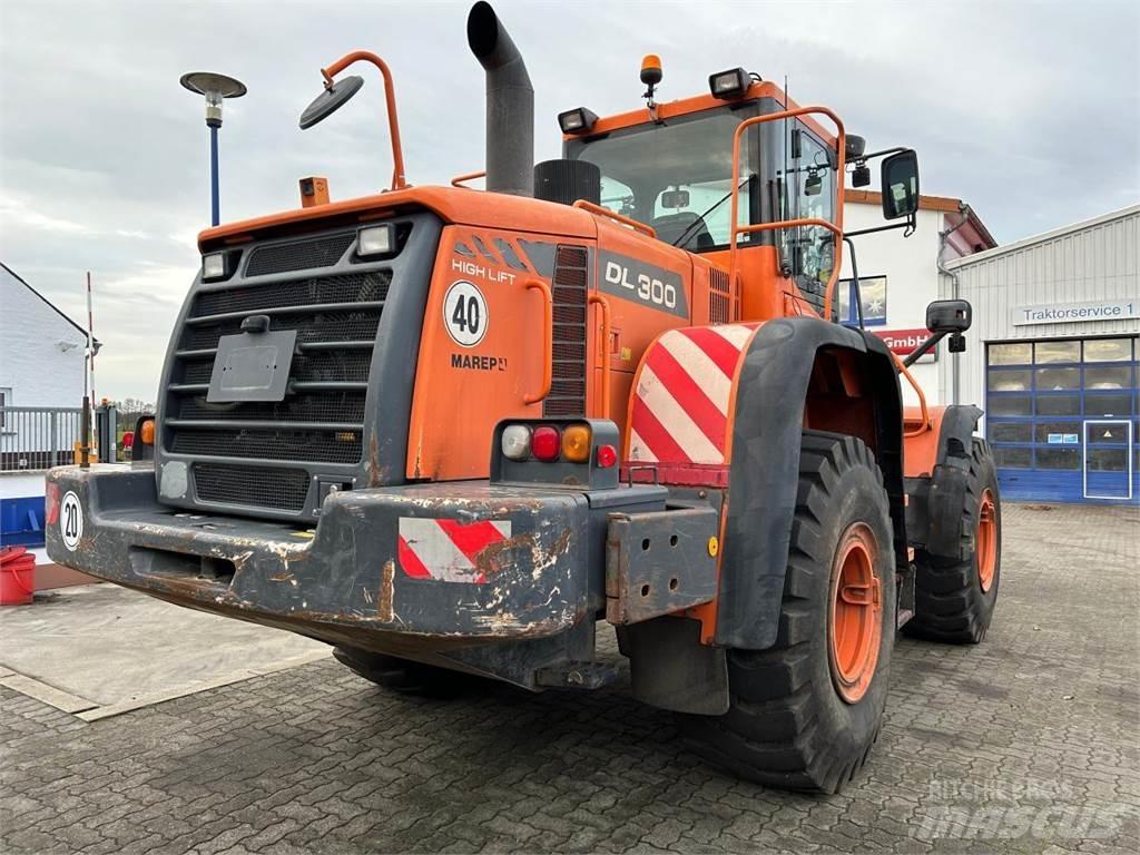 Doosan DL 300 Iekrāvēji uz riteņiem