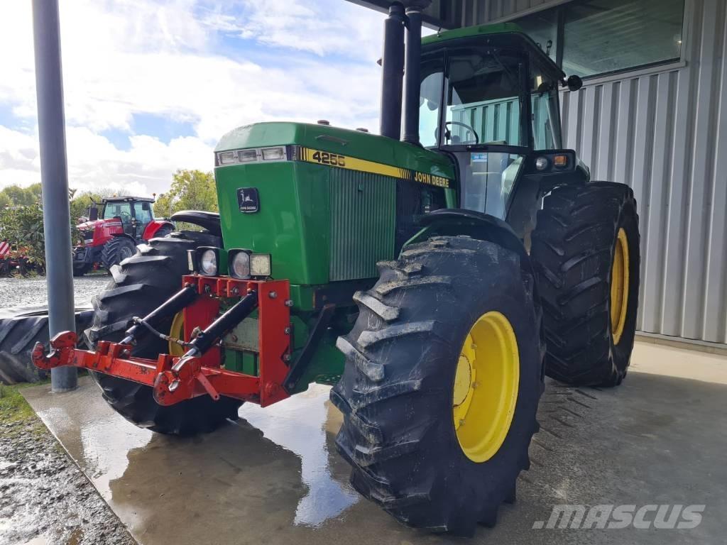 John Deere 4255 Traktori