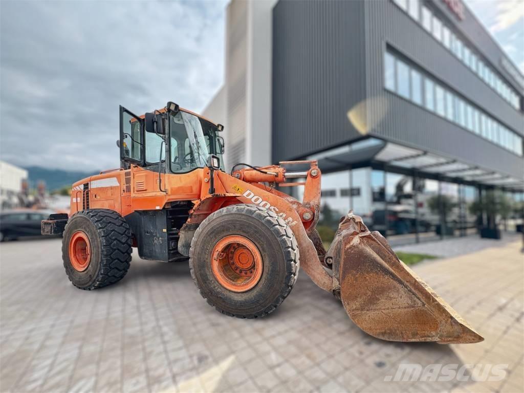 Doosan DL 300 Iekrāvēji uz riteņiem