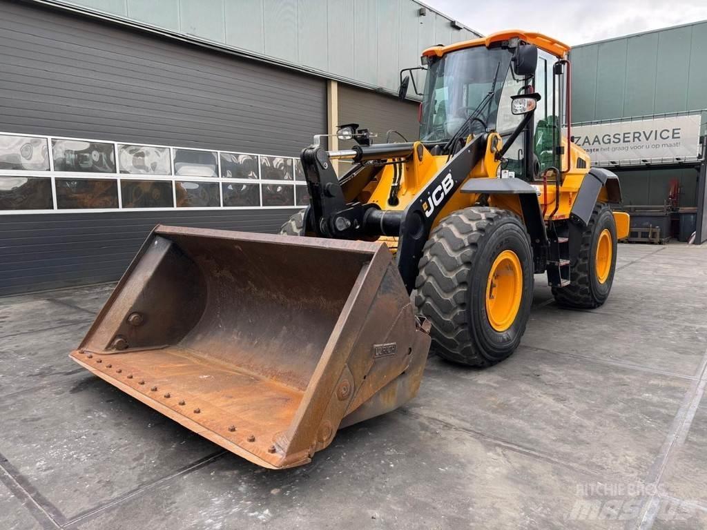 JCB 427 ZX Iekrāvēji uz riteņiem