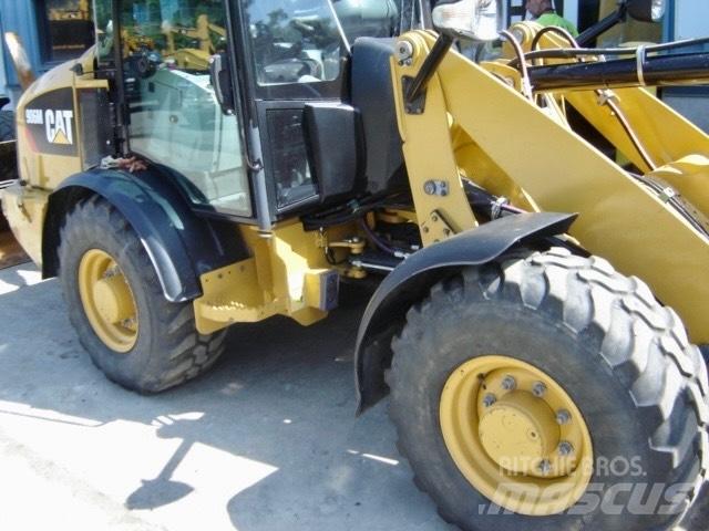 CAT 908 M Iekrāvēji uz riteņiem
