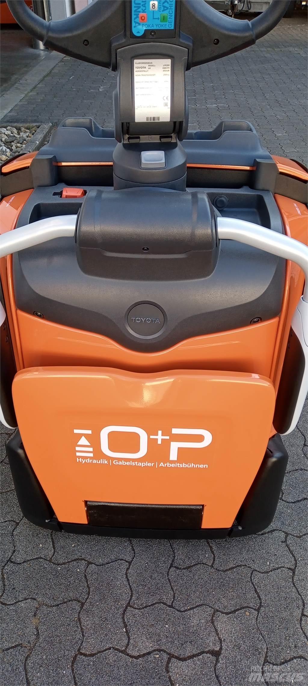 Toyota LPE200 Zemie palešu pacēlāji