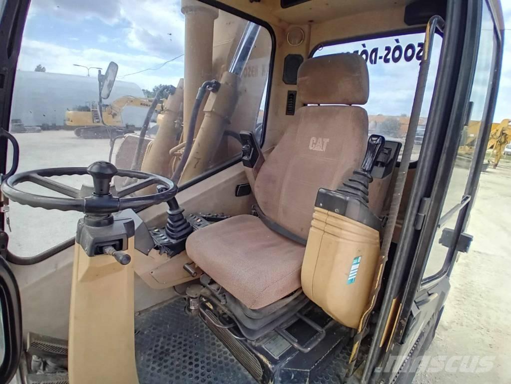 CAT M 315 Ekskavatori uz riteņiem
