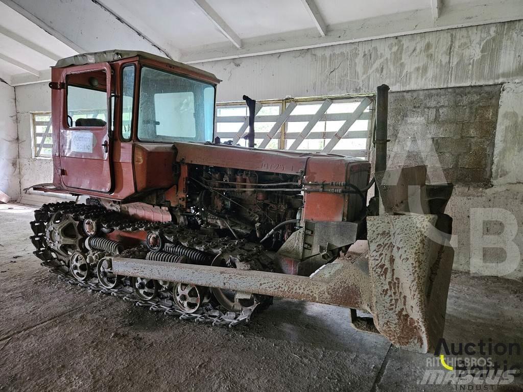 DT -75 Kāpurķēžu buldozeri