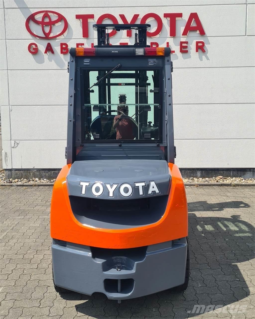 Toyota 02-8FDJF35 Tehnika ar dīzeļa dzinēju