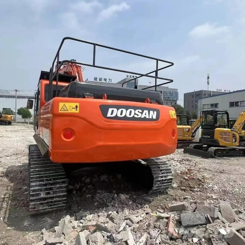 Doosan DX 300 Kāpurķēžu ekskavatori