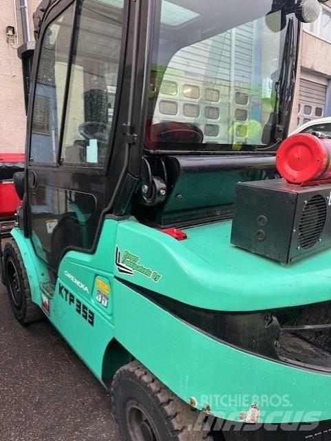 Mitsubishi FD 35 N Tehnika ar dīzeļa dzinēju
