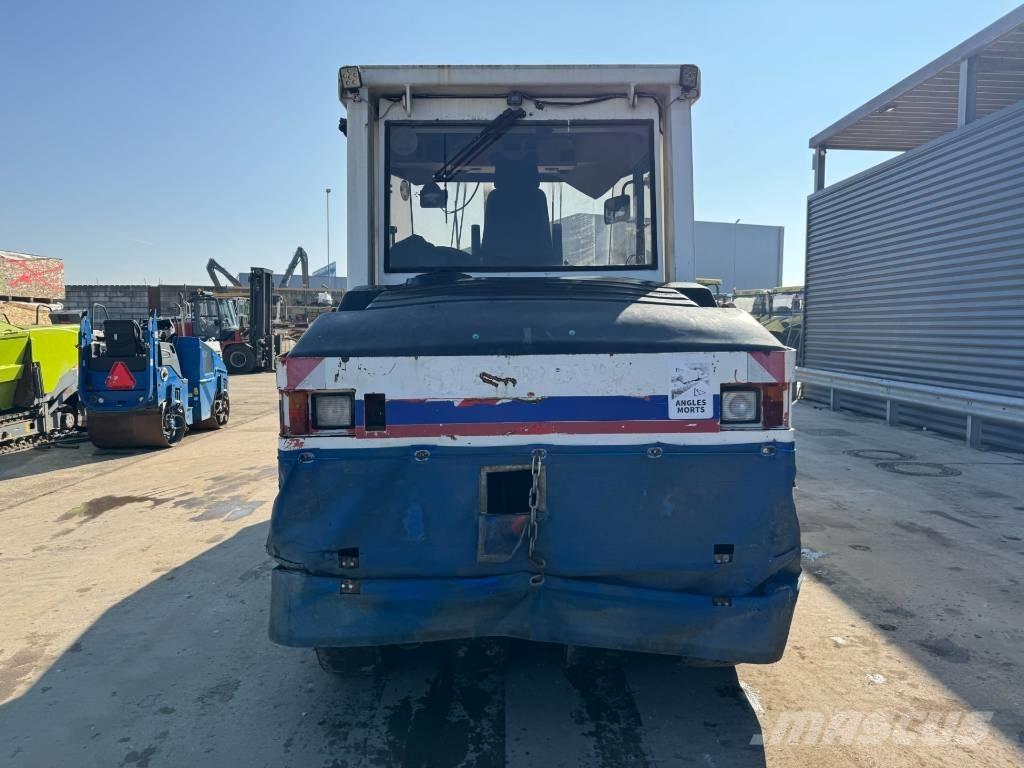 CAT PS-300B Pneimatiskie veltņi