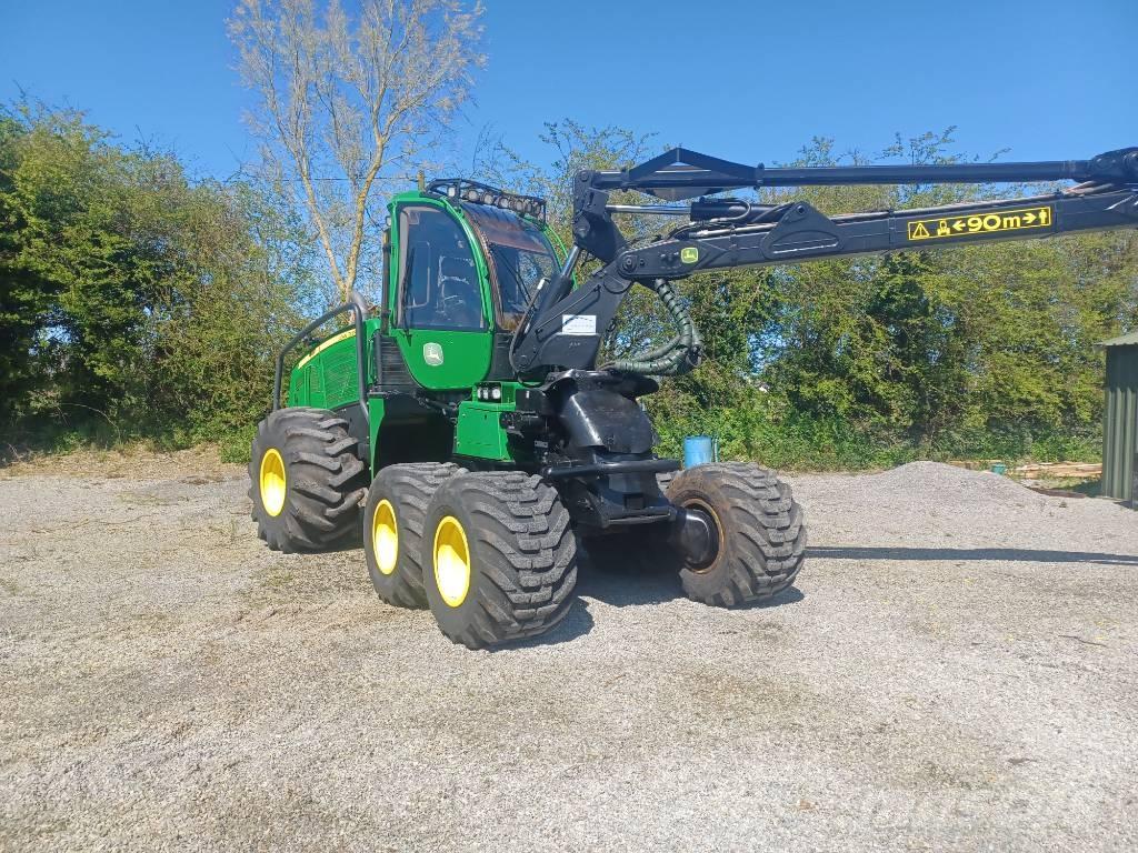 John Deere 1070e Harvesteri