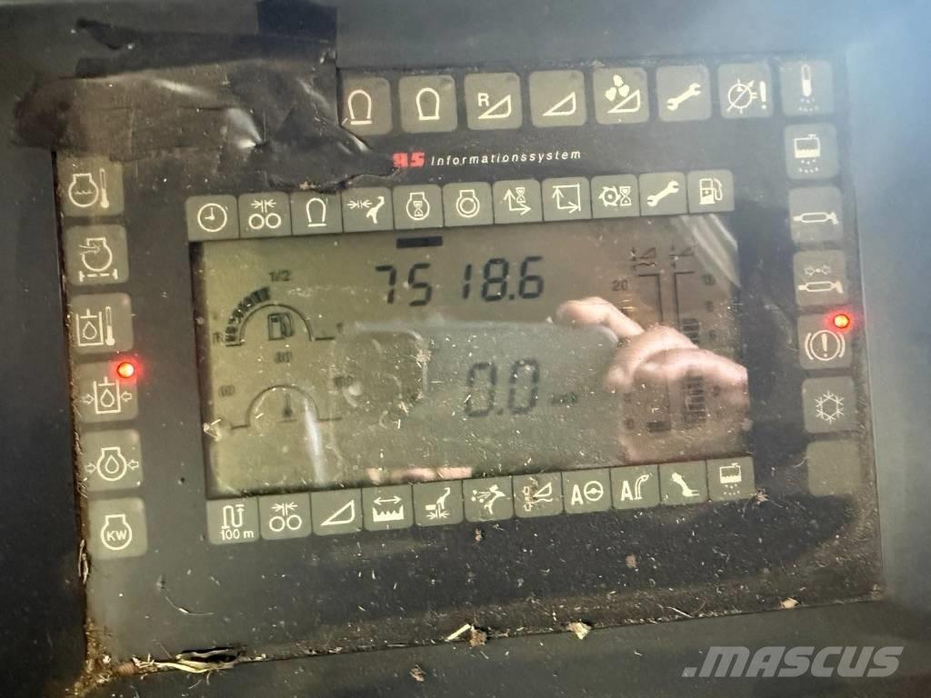 CLAAS Jaguar 900 Ražas novākšanas kombaini