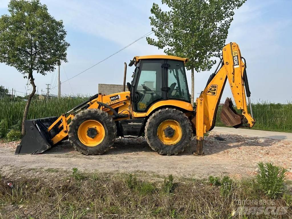 JCB 4 CX Ekskavatori-iekrāvēji