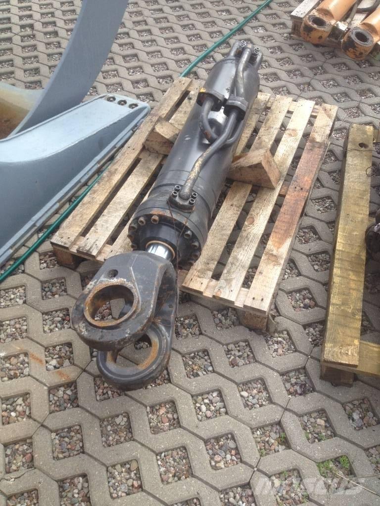  Siłownik Volvo 220 E Iekrāvēji uz riteņiem