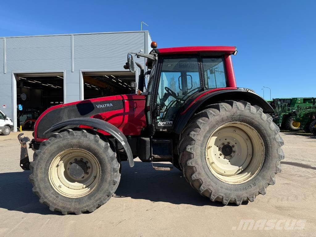 Valtra T 191 Traktori