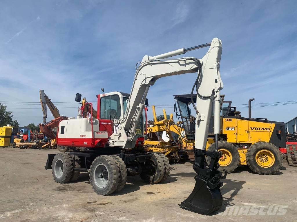 Takeuchi TB070W Ekskavatori uz riteņiem