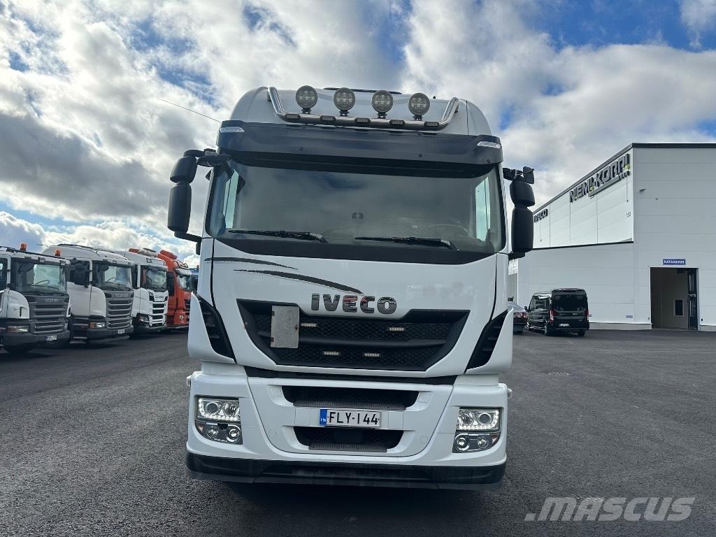 Iveco Stralis 8x4*4 Treileri ar āķi