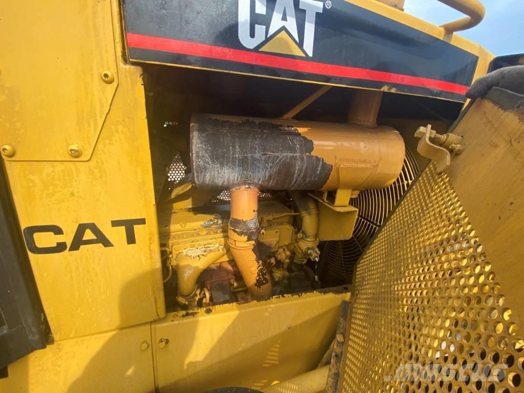 CAT D6R Kāpurķēžu buldozeri
