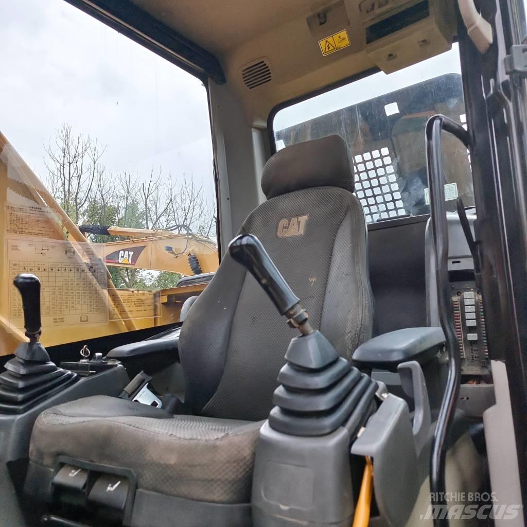 CAT 320 D Kāpurķēžu ekskavatori