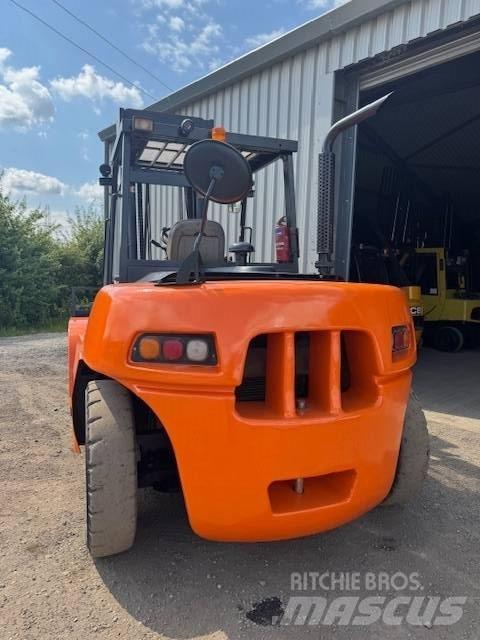 Doosan D 90 S-5 Tehnika ar dīzeļa dzinēju