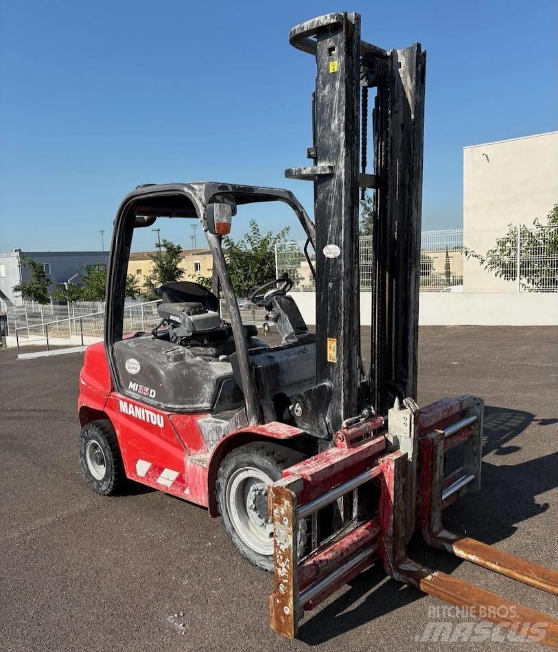Manitou MI 35 D Tehnika ar dīzeļa dzinēju